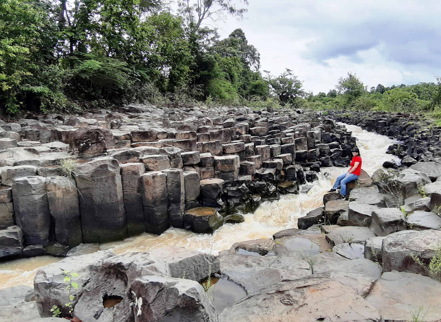 Suối đá triệu năm ở làng Vân (thị trấn Ia Ly, huyện Chư Păh). Ảnh: N.Q.T