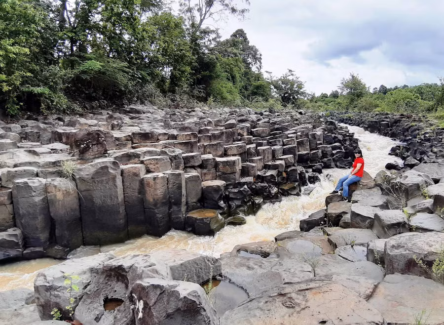 Suối đá triệu năm ở làng Vân (thị trấn Ia Ly, huyện Chư Păh). Ảnh: N.Q.T