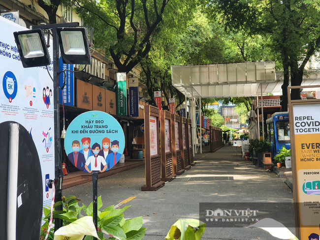 Đường sách TP.HCM đóng cửa trong đợt dịch Covid-19 bùng phát lần thứ tư. (Ảnh: Hồng Phúc).
