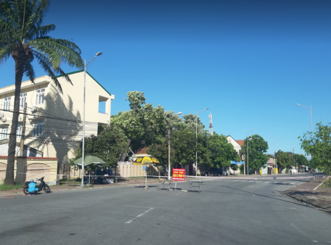 Lực lượng chức năng phong tỏa khu vực dân cư gần nhà BN 11634 Lực lượng chức năng phong tỏa khu vực dân cư gần nhà BN 11634