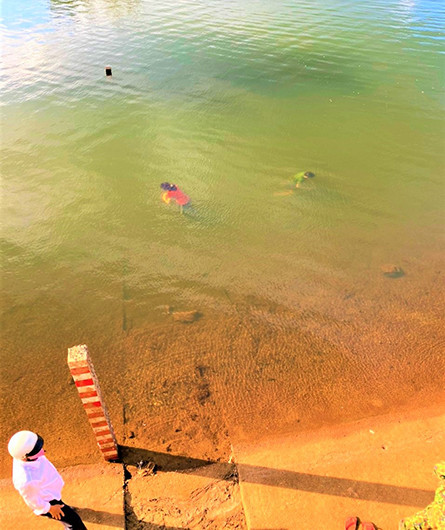  Hiện trường hai cháu Phan Thị Thanh L và Phan Thanh N đuối nước tại hồ đội 1 thuộc thôn 1, xã Cư Dliê Mnông, huyện Cư M’gar vào ngày 16-5.