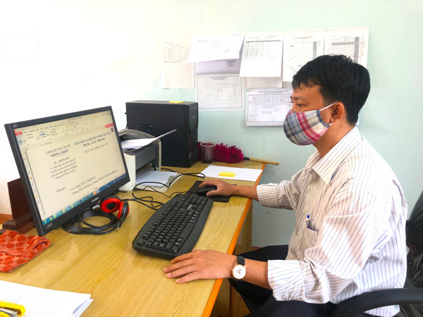 Mục tiêu đầu tư của Dự án là phát triển nền tảng hỗ trợ dạy và học từ xa, ứng dụng triệt để công nghệ số trong công tác quản lý, giảng dạy và học tập. Ảnh: Ngọc Thu Ban giám hiệu Trường THCS Nguyễn Khuyến triển khai, kiểm tra, giám sát việc thực hiện việc học trực tuyến của thầy, cô và trò. Ảnh: N.T