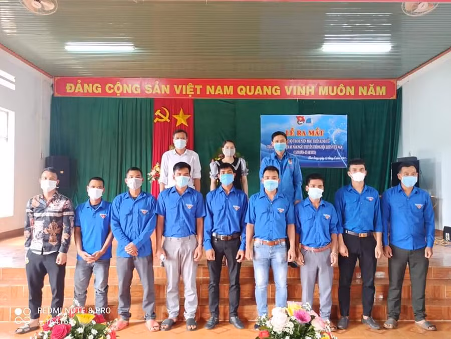 Quang cảnh buổi lễ ra mắt câu lạc bộ thanh niên phát triển kinh tế xã Kon Gang.Ảnh-R.H