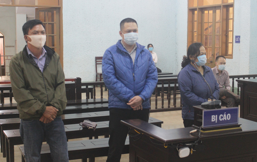  Các bị cáo tại phiên tòa xét xử sơ thẩm. Ảnh: Văn Ngọc