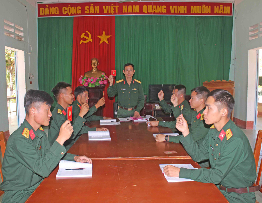 Đảng bộ Quân đoàn 3 luôn chú trọng nâng cao chất lượng sinh hoạt chi bộ. Ảnh: Vĩnh Hoàng