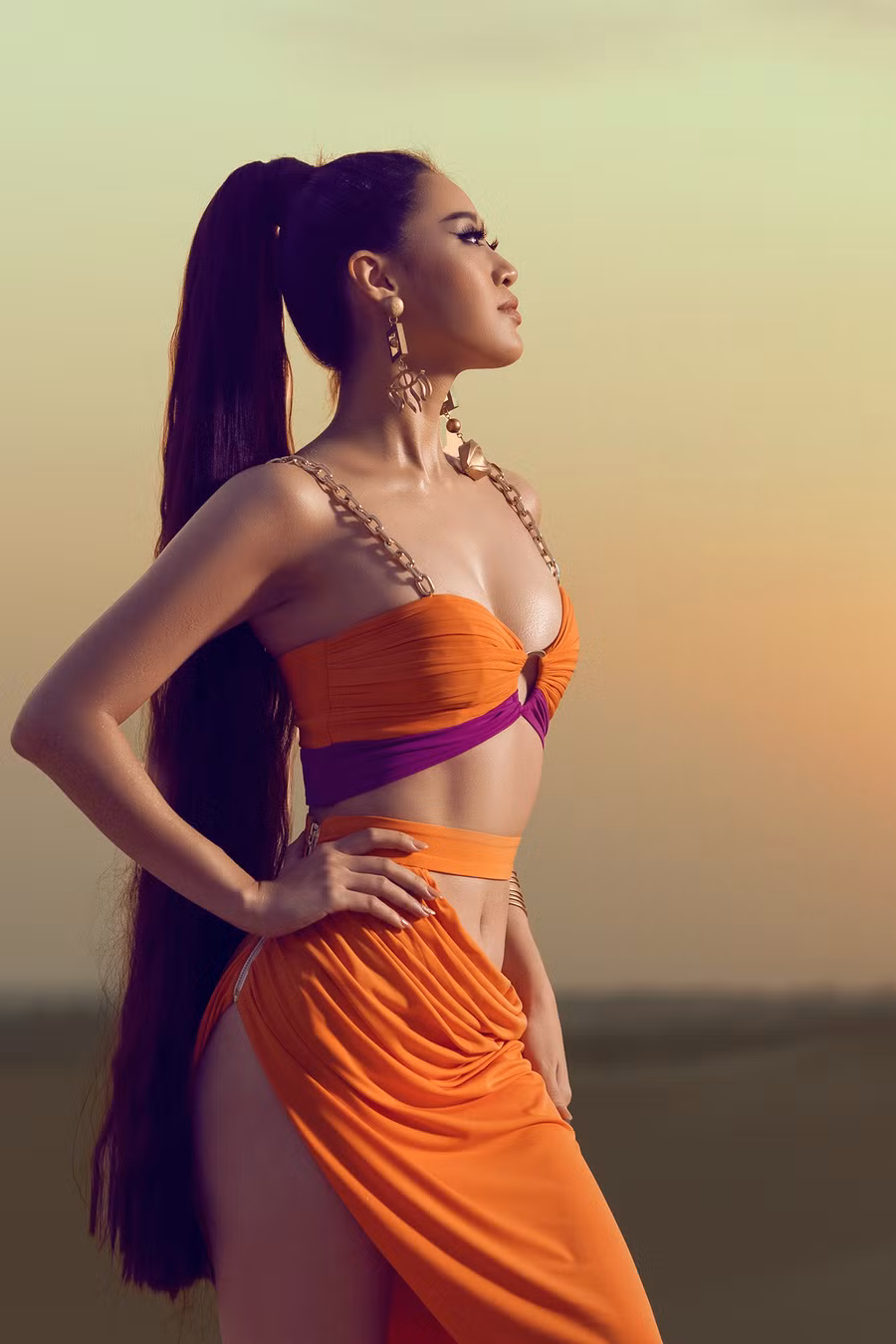 Từ nước Mỹ, Hoa hậu Khánh Vân chia sẻ: “Hiện Vân cảm thấy rất vui và hạnh phúc. Cám ơn mọi người vì đã yêu thương, đồng hành cùng Vân. Đây là động lực lớn để Vân cố gắng nhiều hơn nữa. Một lần nữa, xin được gửi tình yêu thương của mình đến với mọi người”. Ảnh: Nguyễn Long.