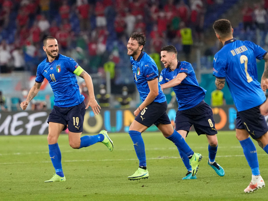 Đội tuyển Ý có chiến thắng thứ 2 liên tiếp với tỷ số 3-0 để trở thành cái tên đầu tiên đoạt vé vào vòng knock-out EURO 2020. Ảnh: REUTERS
