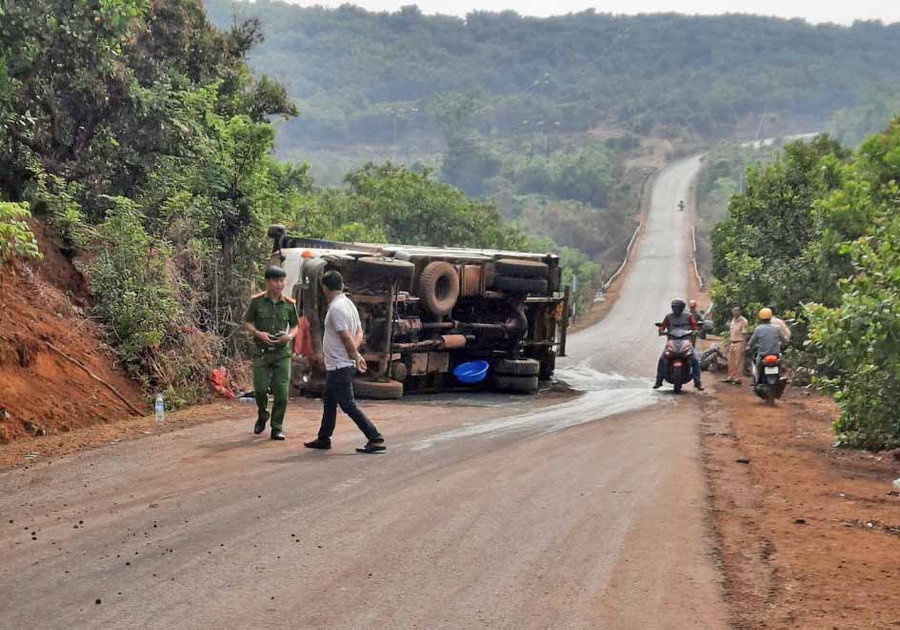 1. Hiện trường vụ tai nạn giao thông xảy ra tại huyện Ia Grai vào tháng 4-2021 làm 1 người tử vong tại chỗ. Ảnh H.S 