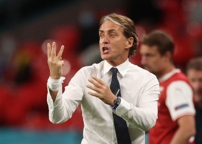 HLV Roberto Mancini thay người hợp lý