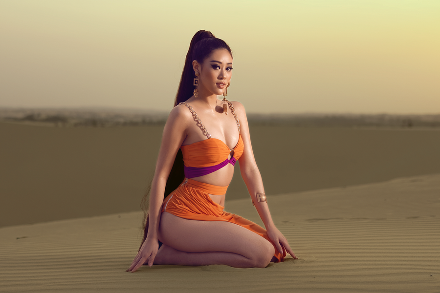 Trang fanpage Nguyễn Trần Khánh Vân được thành lập ngay sau khi người đẹp đăng quang Hoa hậu Hoàn vũ Việt Nam 2019, là một kênh kết nối Khánh Vân và khán giả, đăng tải hình ảnh, thông tin và cập nhật lịch trình làm việc hằng ngày của Khánh Vân. Bản thân Khánh Vân rất tích cực tương tác trên fanpage và chăm đọc bình luận, phản hồi với khán giả. Ảnh: Nguyễn Long.