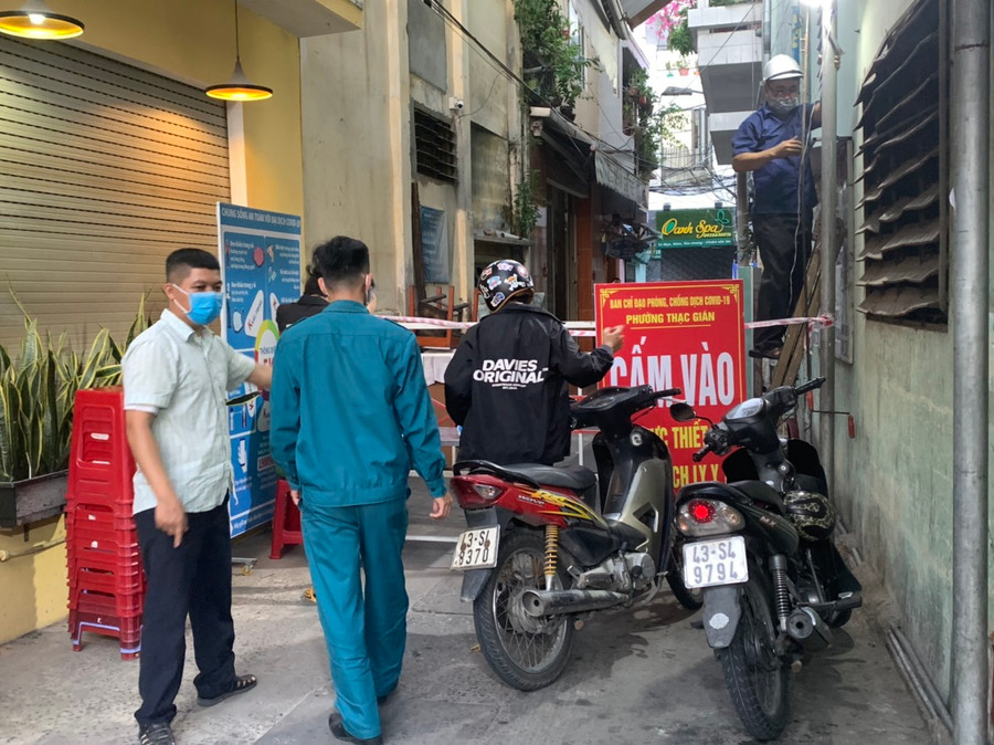 Liên quan đến bệnh nhân 12437, Đà Nẵng đã lấy mẫu xét nghiệm Covid-19 cho gần 450 người - Ảnh: A.Q