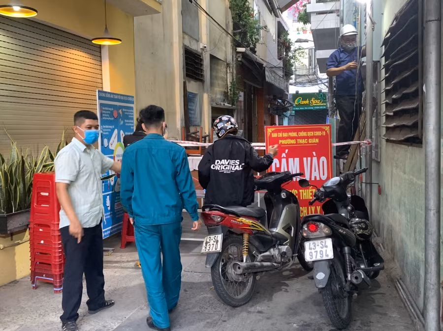 Liên quan đến bệnh nhân 12437, Đà Nẵng đã lấy mẫu xét nghiệm Covid-19 cho gần 450 người - Ảnh: A.Q