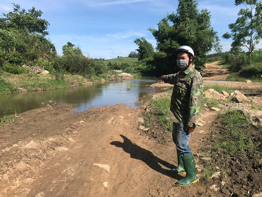  Người dân làng Kuk Đak (xã An Thành) mong muốn Nhà nước đầu tư xây dựng ngầm tràn để đi lại và vận chuyển hàng hóa thuận lợi. Ảnh: Nguyễn Diệp