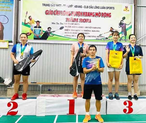 2. Giải thi đấu cầu lông tại Nhà thi đấu thể thao của anh Trần Mạnh Luân. Ảnh T.D