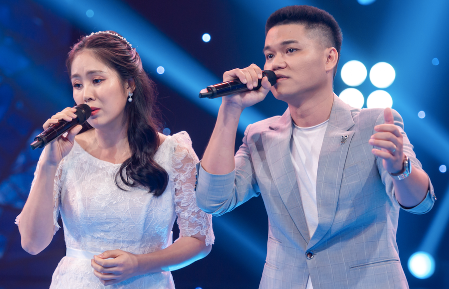 NSND Hồng Vân, Kim Tử Long trầm trồ với khả năng hát cải lương của Lê Phương. ẢNH: BTC