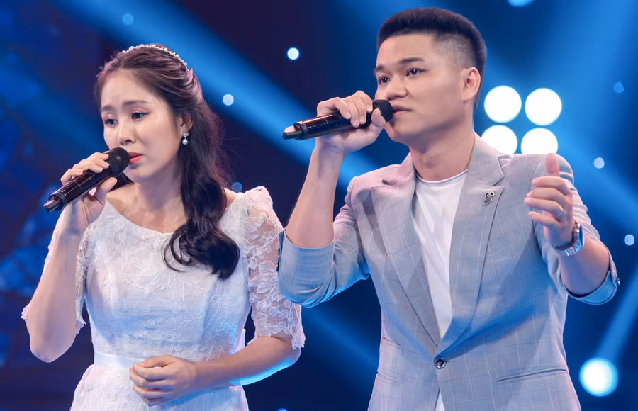 NSND Hồng Vân, Kim Tử Long trầm trồ với khả năng hát cải lương của Lê Phương. ẢNH: BTC