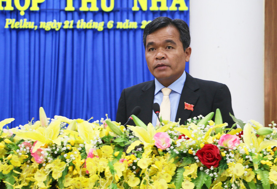 Ủy viên Ban Chấp hành Trung ương Đảng, Bí thư Tỉnh ủy, Trưởng đoàn đại biểu Quốc hội tỉnh Hồ Văn Niên phát biểu chỉ đạo tại kỳ họp. Ảnh: Quang Tấn Ủy viên Ban Chấp hành Trung ương Đảng, Bí thư Tỉnh ủy, Trưởng đoàn đại biểu Quốc hội tỉnh phát biểu chỉ đạo tại kỳ họp