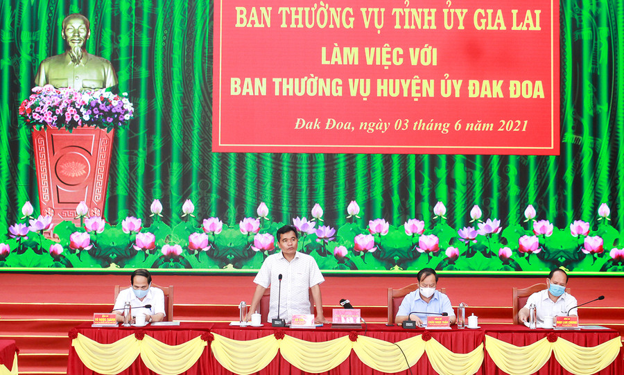 Bí thư Tỉnh ủy Hồ Văn Niên phát biểu tại buổi làm việc. Ảnh: Hồng Thi Bí thư Tỉnh ủy Hồ Văn Niên phát biểu khai mạc buổi làm việc. Ảnh: Hồng Thi