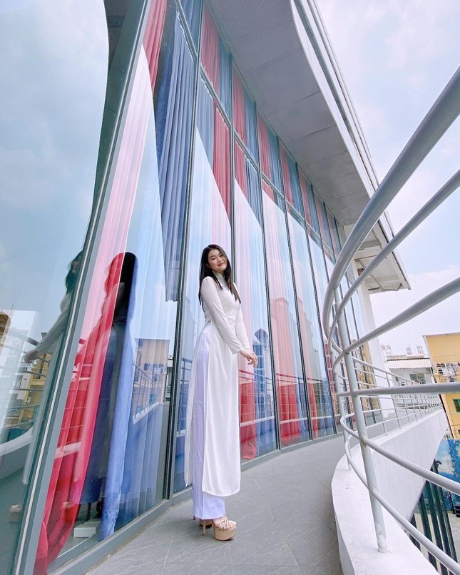 Huyền Trân chia sẻ, bản thân phải nỗ lực rất nhiều để tự học và hiểu các kiến thức chuyên ngành khi theo học Y. (Ảnh: NVCC)