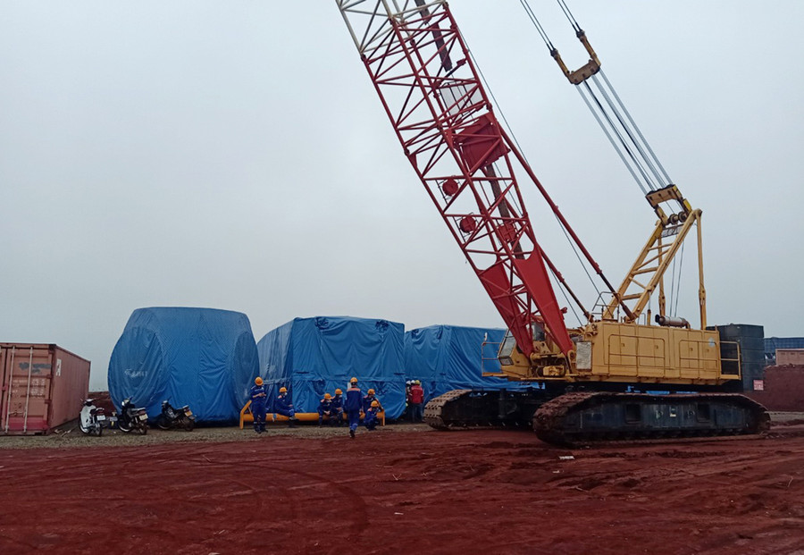  Một số thiết bị điện gió của Công ty cổ phần Phong điện HBRE Gia Lai (huyện Chư Prông) đã được vận chuyển đến công trình. Ảnh: Minh Nguyễn