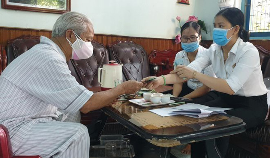 Người nghỉ hưu trên cả nước sẽ được nhận lương hưu gộp 2 tháng trong tháng 7 - ẢNH T.N Người nghỉ hưu trên cả nước sẽ được nhận lương hưu gộp 2 tháng trong tháng 7 - ẢNH T.N