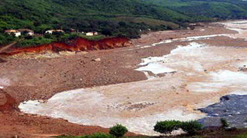 Một khu vực bị ngập nước sau khi đập vỡ