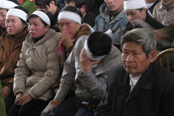 Người nhà của nạn nhân tham dự phiên tòa.