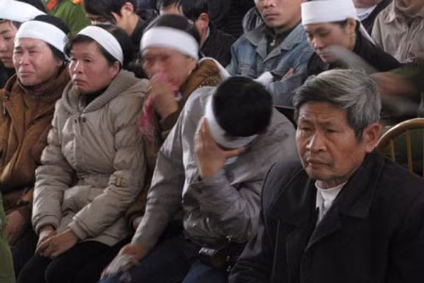 Người nhà của nạn nhân tham dự phiên tòa. Người nhà của nạn nhân tham dự phiên tòa.