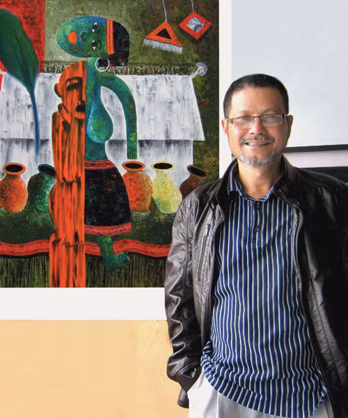 Lê Hùng bên tác phẩm “Giao cảm” tại trại sáng tác Đà Lạt.