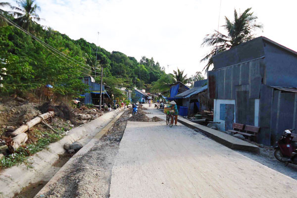 Đường bê tông trên xã đảo Tiên Hải. Ảnh: Lê Văn Nhung Đường bê tông trên xã đảo Tiên Hải. Ảnh: Lê Văn Nhung