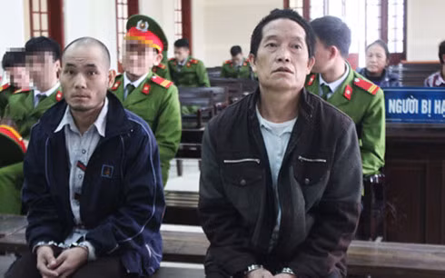 Hai bị cáo Chò Cha và Pủa tại phiên tòa ngày 19/1.