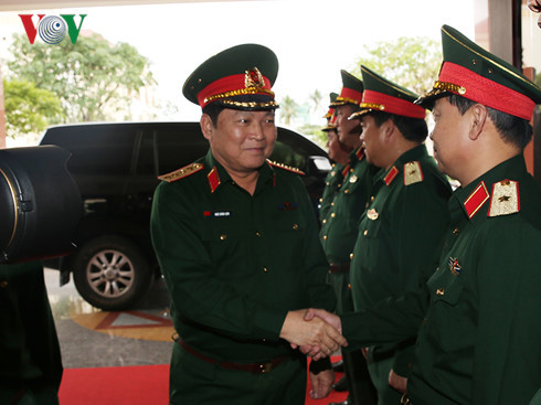 Đại tướng Ngô Xuân Lịch gặp gỡ các đồng chí lãnh đạo Quân khu 5.