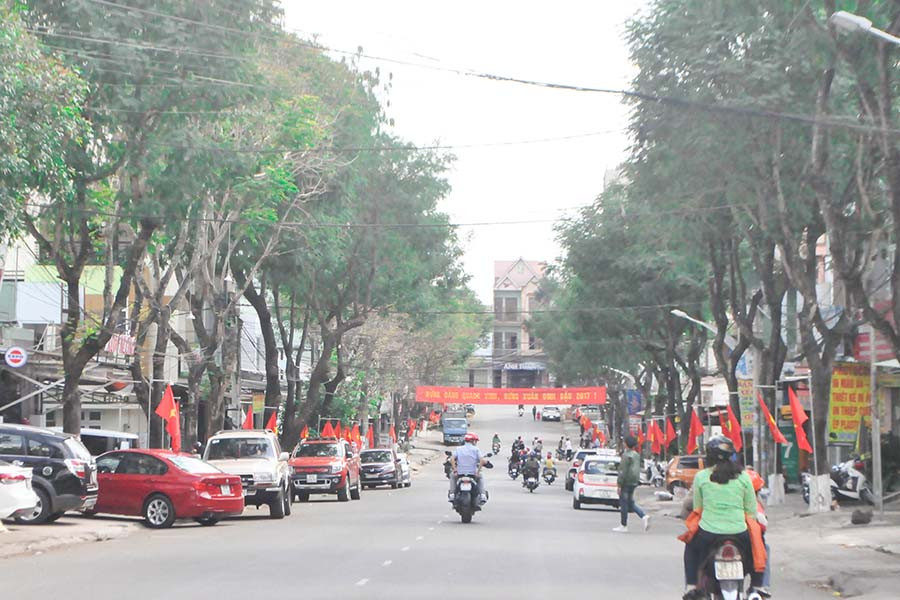 Ngày thứ 2 của năm mới mọi người đã cùng nhau xuống đường du xuân. Ảnh: Trần Dung Ngày thứ 2 của năm mới mọi người đã cùng nhau xuống đường du xuân. Ảnh: Trần Dung