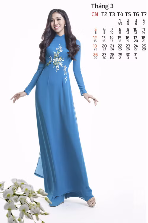 Hoa Khôi áo dài Việt Nam - Trương Diệu Ngọc - mặc áo dài thêu hình hoa sưa.