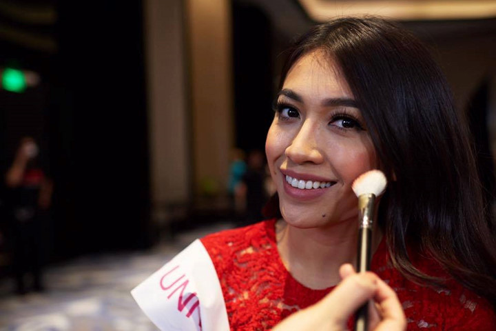 Tại đây, cô hoàn thành những thủ tục đăng ký cùng ban tổ chức và tham dự buổi fitting trang điểm cùng các chuyên viên đến từ Miss Universe 2016. 6