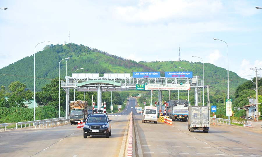 Xử lý xe hết niên hạn sử dụng thông qua dữ liệu cung cấp từ các trạm thu phí. Ảnh: M.N Xử lý xe hết niên hạn sử dụng thông qua dữ liệu cung cấp từ các Trạm thu phí. Ảnh: Minh Nguyễn