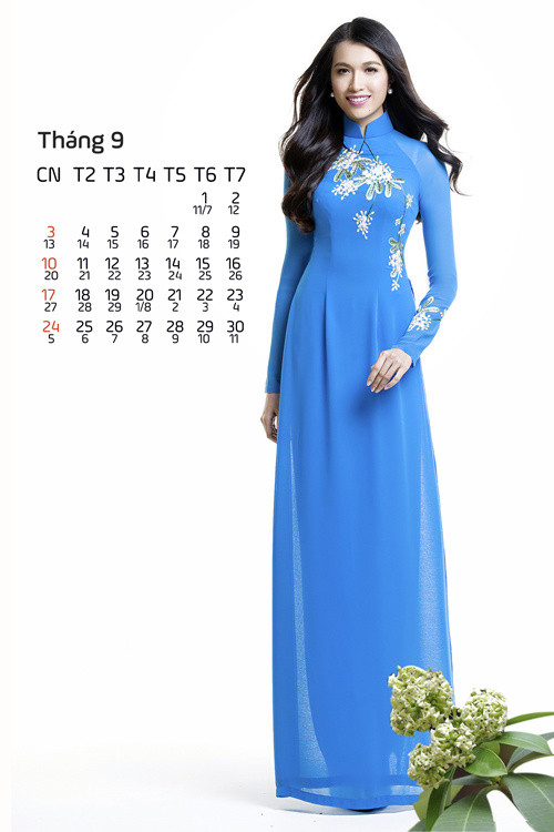 Á hậu Lệ Hằng mặc áo có hình hoa sữa. Á hậu Lệ Hằng mặc áo có hình hoa sữa.