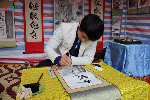 Ông đồ Phạm Hà Linh (CLB Bút Nam Chữ Việt). Ông đồ Phạm Hà Linh (CLB Bút Nam Chữ Việt).