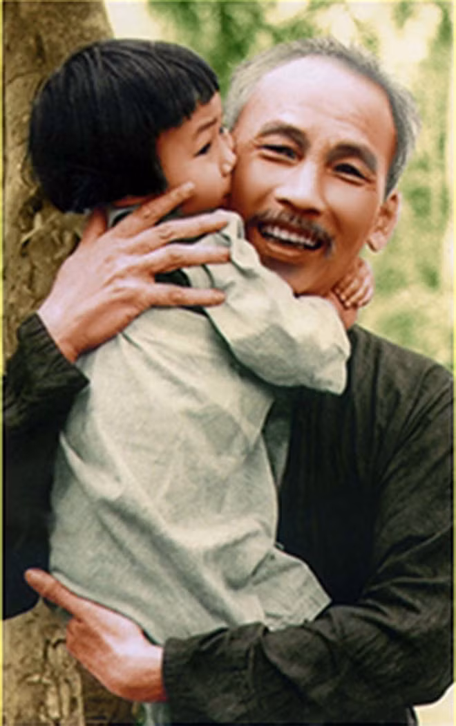 Bác Hồ với thiếu nhi. Ảnh: Tư liệu Bác Hồ với thiếu nhi. Ảnh: Tư liệu