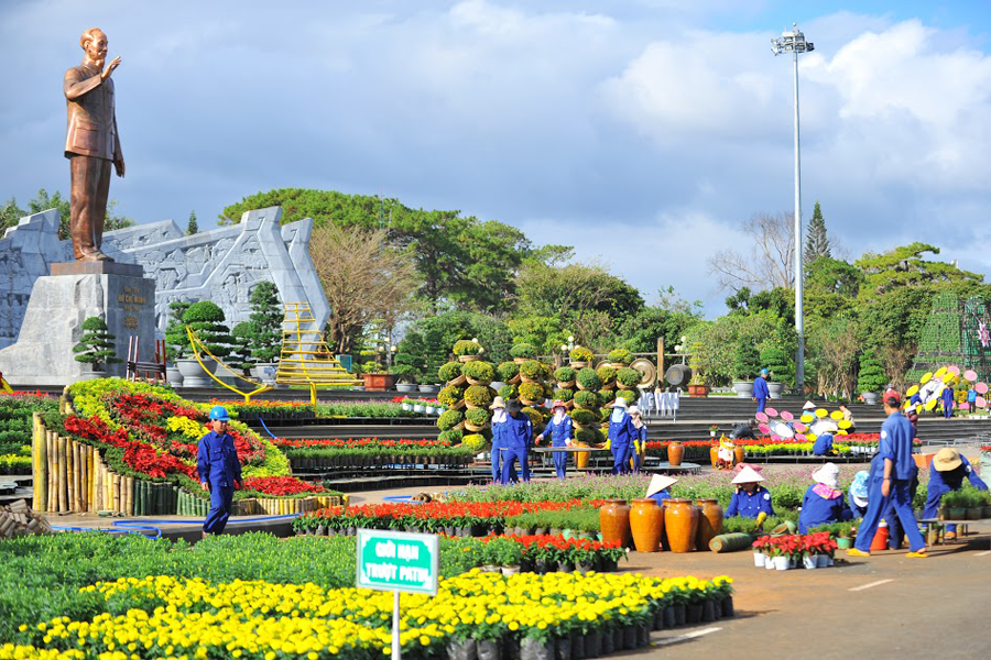 Đa dạng sắc xuân tại quảng trường.