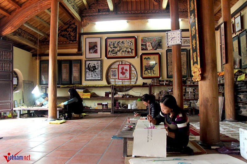 Để làm ra một bức tranh hoàn chỉnh, cần nhiều nhân lực với những công đoạn khác nhau