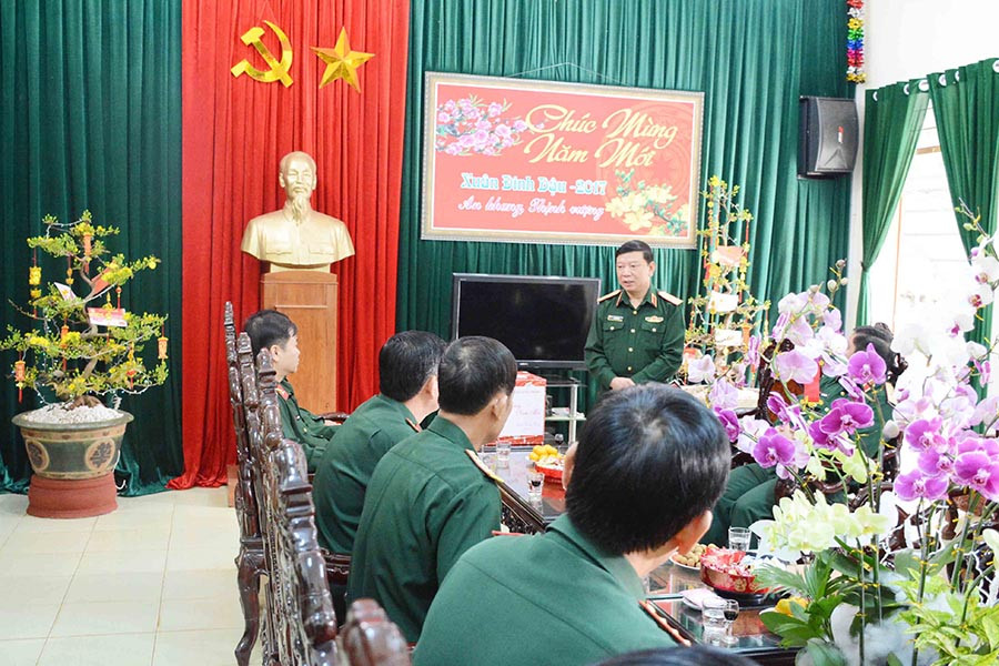 Thiếu tướng Lê Hiền Vân thăm, chúc Tết tại Quân đoàn 3. Ảnh: N.G Thiếu tướng Lê Hiền Vân thăm, chúc Tết tại Quân đoàn 3. Ảnh: N.G
