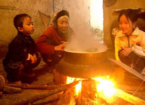 Nồi bánh chưng luộc mang lại không khí ấm áp cho ngày Tết. (Ảnh minh họa). Nồi bánh chưng luộc mang lại không khí ấm áp cho ngày Tết. (Ảnh minh họa).
