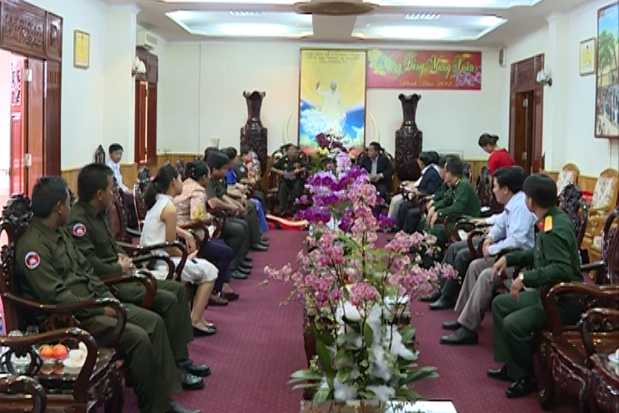 Đoàn cán bộ cấp cao Bộ Tư lệnh Quân khu IV sang thăm, chúc Tết lãnh đạo Tỉnh ủy Gia Lai. Đoàn cán bộ cấp cao Bộ Tư lệnh Quân khu IV sang thăm, chúc Tết lãnh đạo Tỉnh ủy Gia Lai.