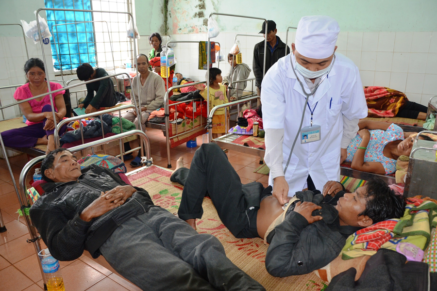 Người bị ngộ độc thực phẩm cần được cấp cứu, xử lý kịp thời, đúng cách. Ảnh: T.Đ