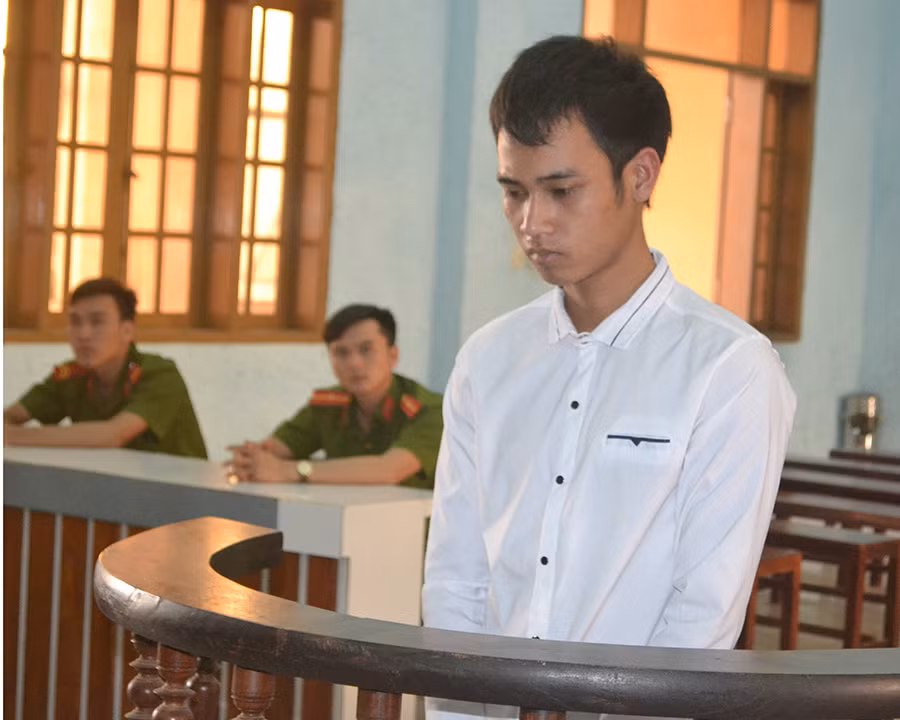 Siu Dem tại TAND tỉnh. Ảnh: H.M Siu Dem tại TAND tỉnh. Ảnh: H.M