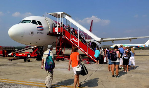 Bay bằng Air Asia sẽ tiết kiệm được kha khá vì được miễn thuế khi nối chuyến tại Bangkok Bay bằng Air Asia sẽ tiết kiệm được kha khá vì được miễn thuế khi nối chuyến tại Bangkok