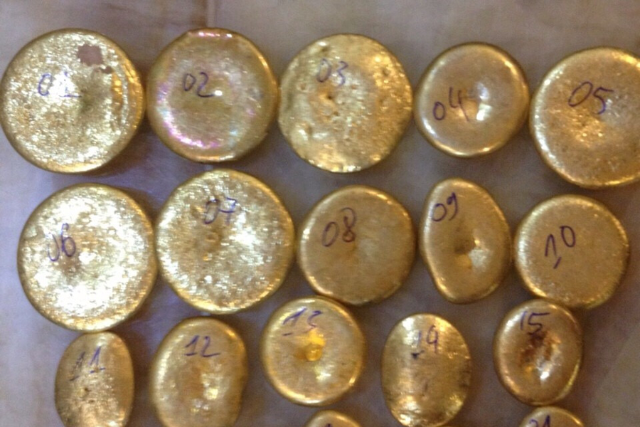 Số vàng anh trai Quang giao nộp cho Cơ quan Cảnh sát Điều tra Công an tỉnh. Ảnh: V.P