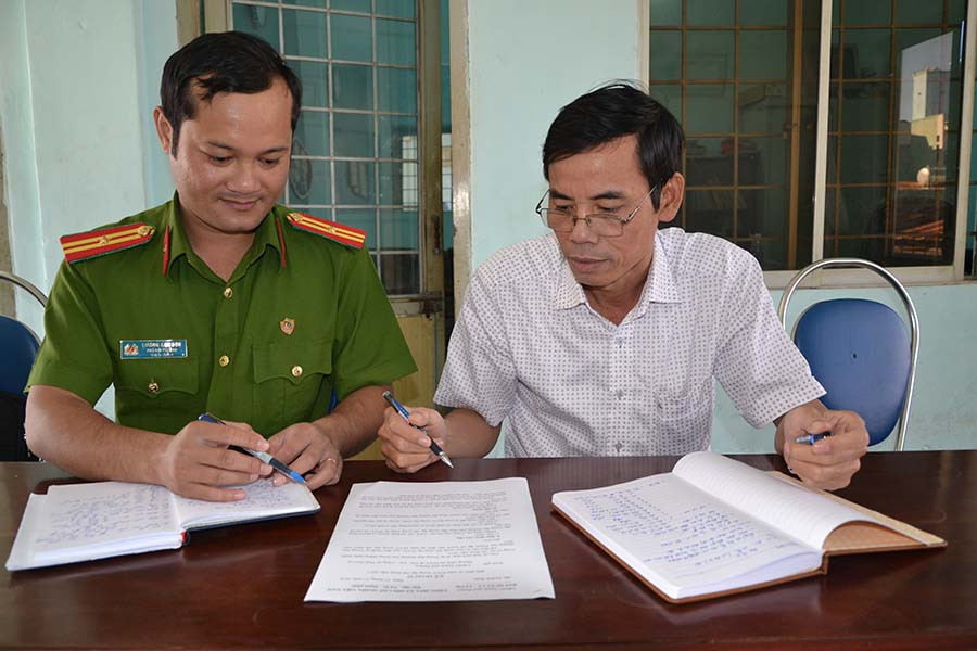 Kiểm tra, tuyên truyền công tác đảm bảo an toàn PCCC đối với Ban Quản lý Trung tâm Thương mại Pleiku. Ảnh: Ngọc Thu Kiểm tra, tuyên truyền công tác đảm bảo an toàn PCCC đối với Ban Quản lý Trung tâm Thương mại Pleiku. Ảnh: Ngọc Thu