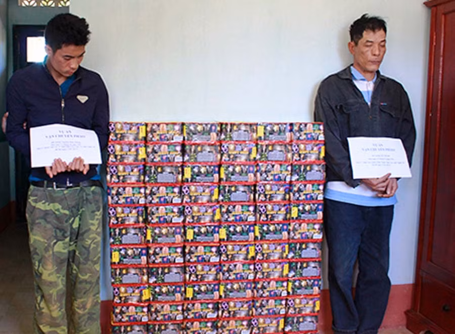 Một vụ vận chuyển, buôn bán pháo nổ qua Cửa khẩu Quốc tế Bờ Y bị lực lượng chức năng bắt giữ. Ảnh: Hoài Trần Một vụ vận chuyển, buôn bán pháo nổ qua Cửa khẩu Quốc tế Bờ Y bị lực lượng chức năng bắt giữ. Ảnh: Hoài Trần